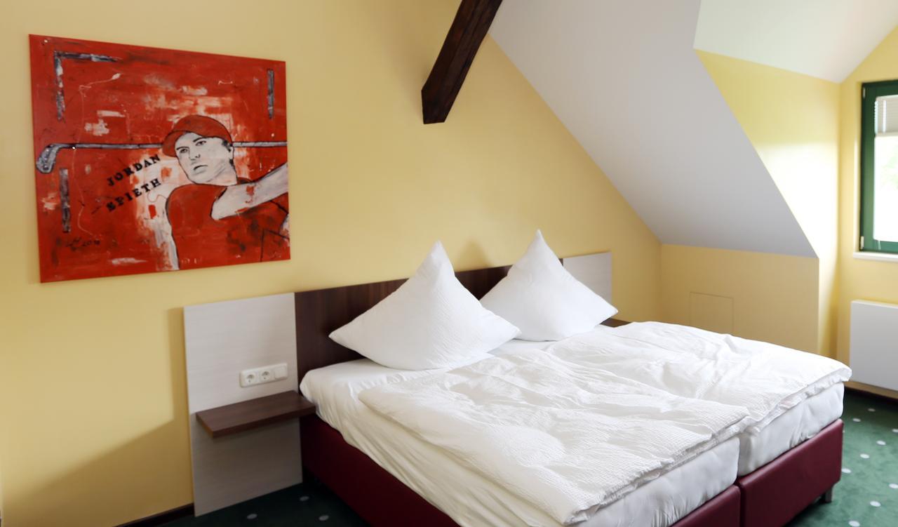 Apartments Golfpark Schlossgut Sickendorf Lauterbach Екстериор снимка