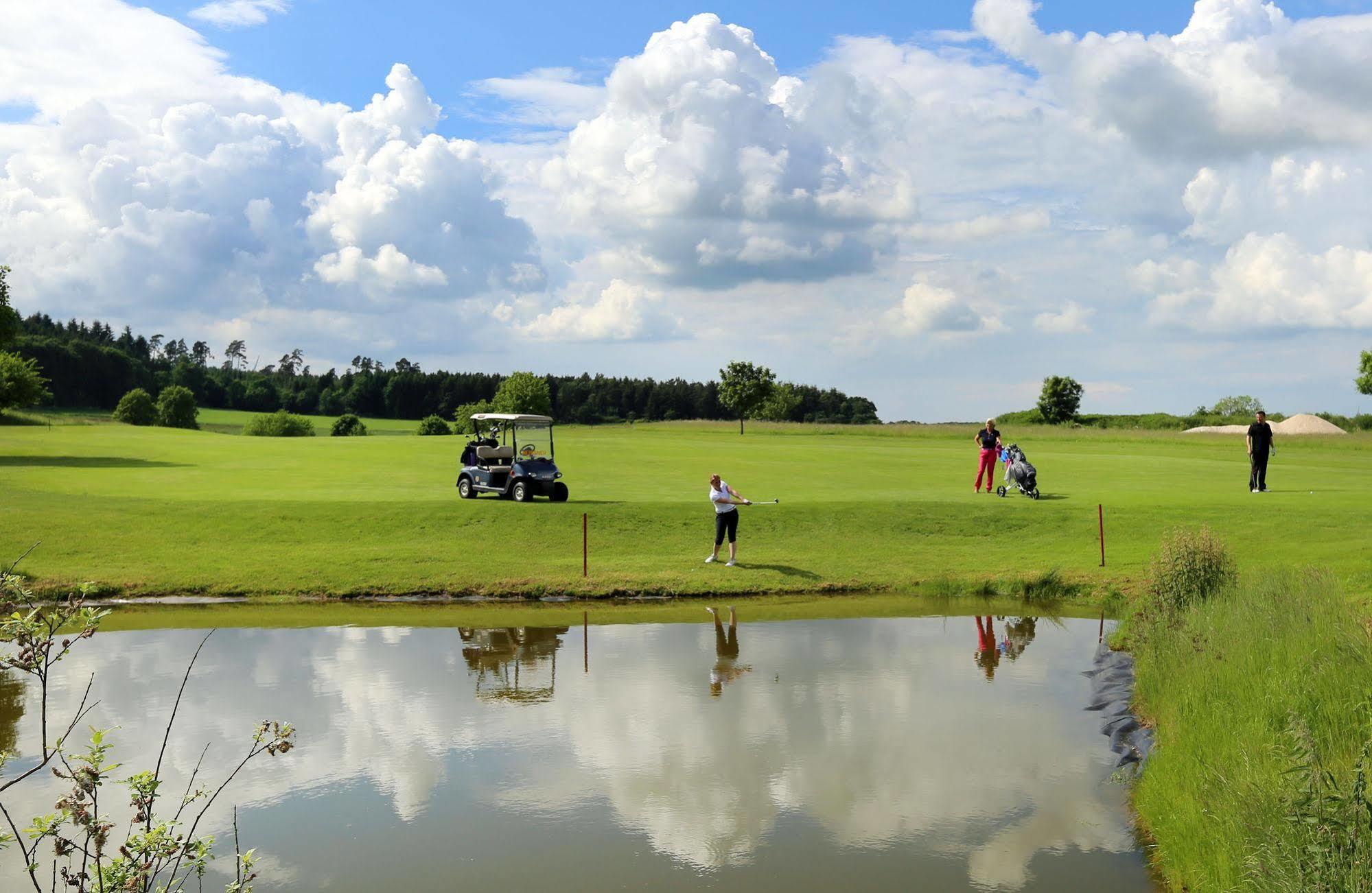 Apartments Golfpark Schlossgut Sickendorf Lauterbach Екстериор снимка