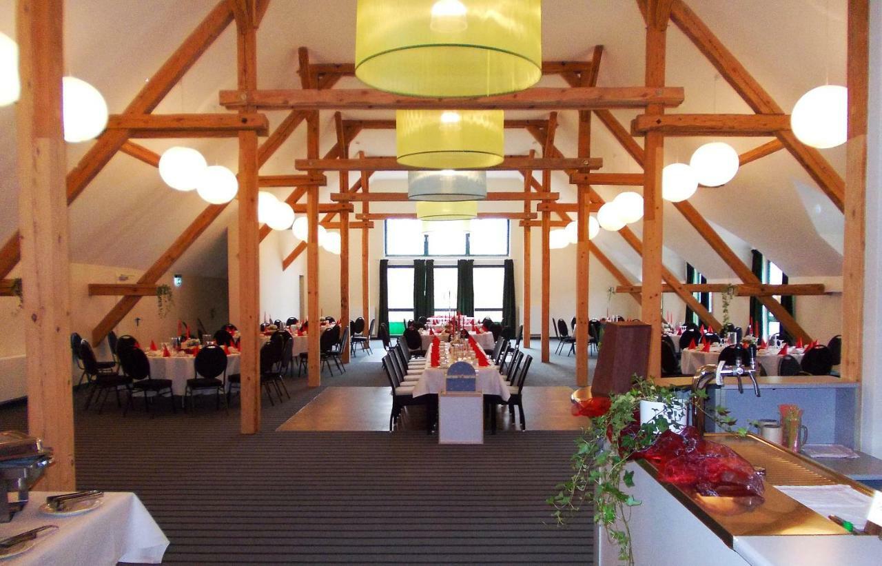 Apartments Golfpark Schlossgut Sickendorf Lauterbach Екстериор снимка