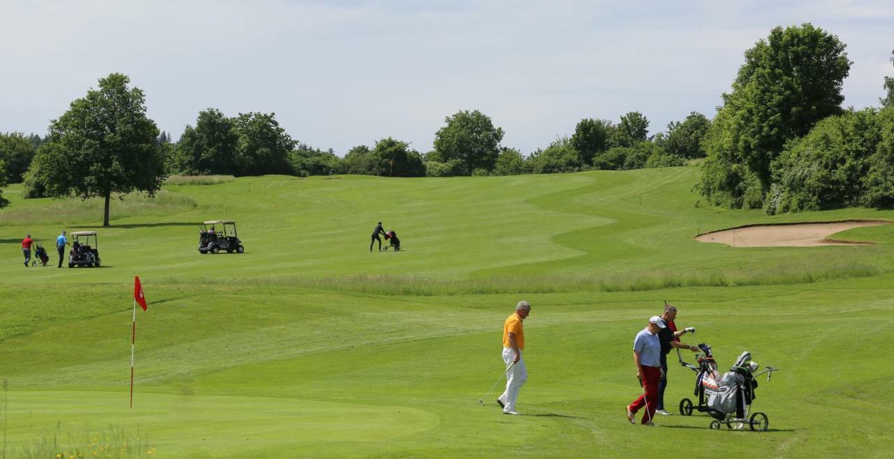 Apartments Golfpark Schlossgut Sickendorf Lauterbach Екстериор снимка